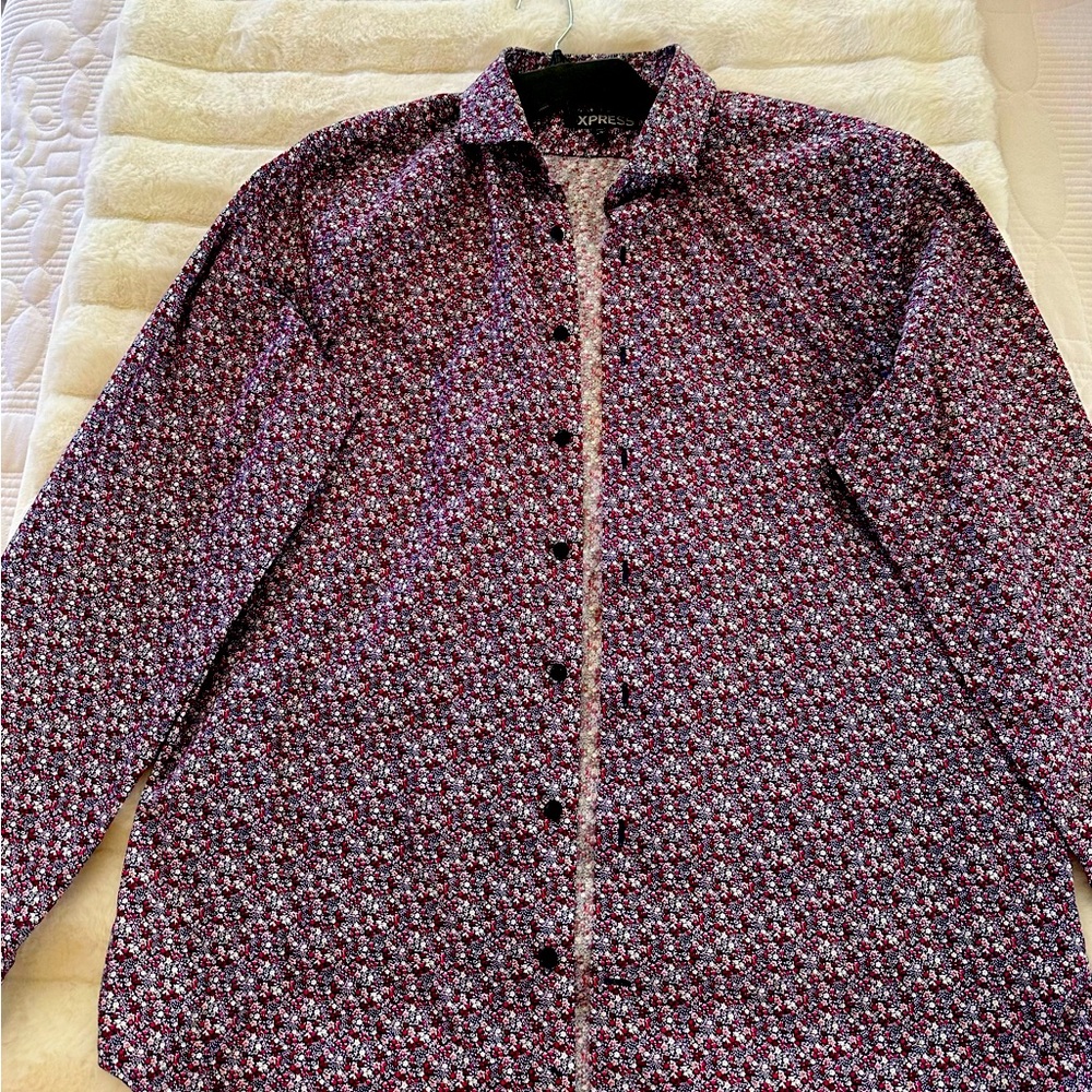 Mini Floral Stretch 1MX Dress Shirt,size large preowned, good condition.